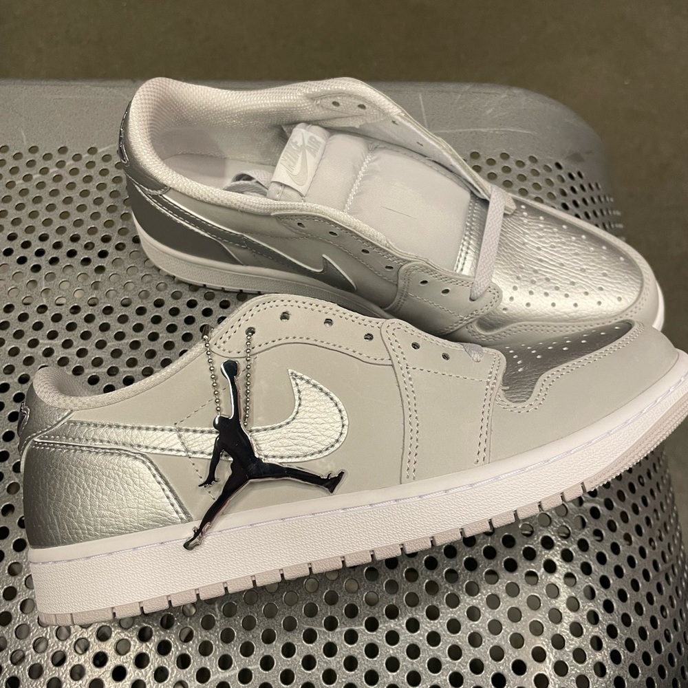 Jordan Men's Silver and Gray Sneakers